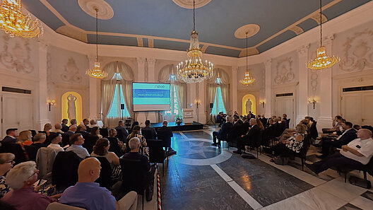 Festsaal mit Zuschauern