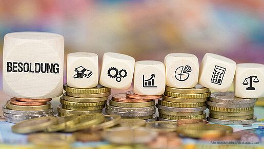 besoldung Münzenstapel Symbole