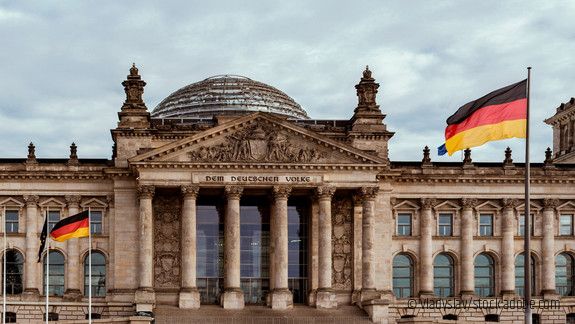 Fassade Deutscher Reichstag Bundestag Berlin Deutschland